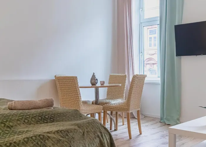 Comfy 2br Very Central, 10-min To Westbahnhof Apartman Bécs