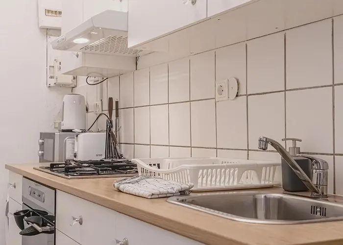 Comfy 2br Very Central, 10-min To Westbahnhof Apartment