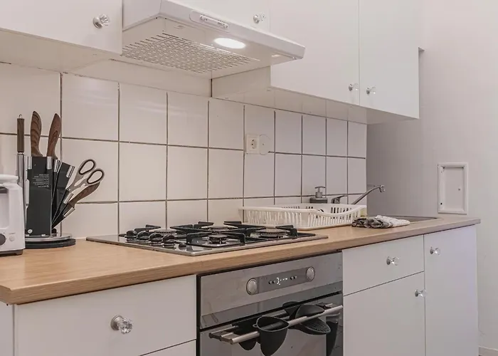 Comfy 2br Very Central, 10-min To Westbahnhof * Bécs