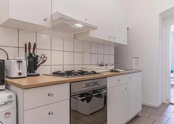 Comfy 2br Very Central, 10-min To Westbahnhof Apartment *