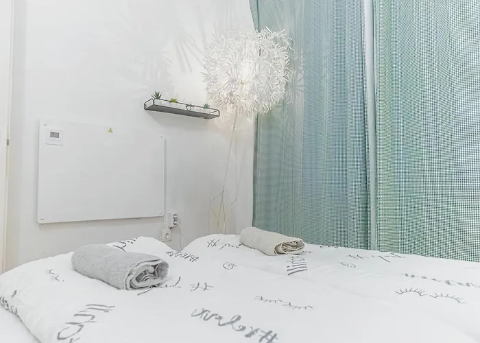 Apartment Comfy 2br Very Central, 10-min To Westbahnhof Wien
