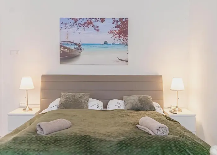 Comfy 2br Very Central, 10-min To Westbahnhof * Bécs